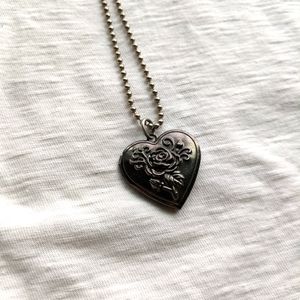 Black heart locket necklace